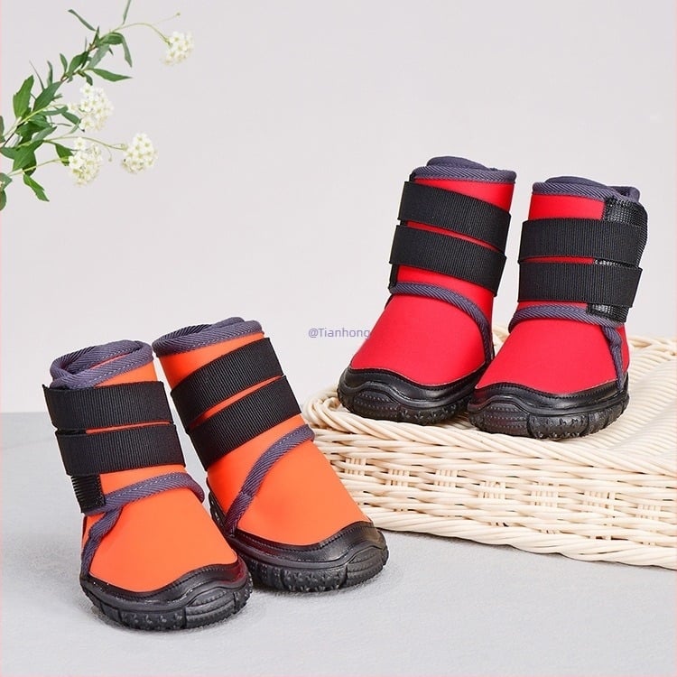 Pantofi pentru câini din cauciuc — antiderapant, rezistenți la uzură, pentru menținerea căldurii