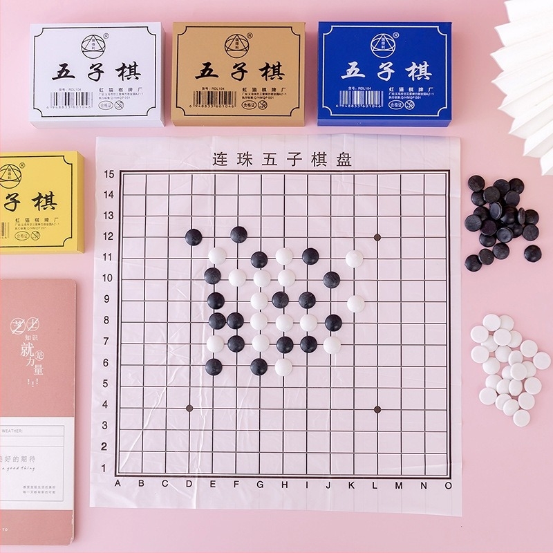 Set Gomoku cu piese, pentru vârsta 7–14 ani; construcție din plastic; potrivit pentru utilizare acasă.