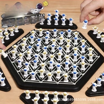 Joc de masă pentru copii cu șah magnetic senzorial pentru gândire logică (Material: plastic; Caracteristici speciale: Exersarea raționamentului logic; Vârsta potrivită: 7–14 și 15–35; Codul produsului: 789-25--28)