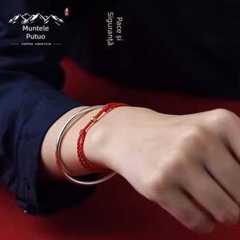 Brățară din șnur împletit, cu inscripții litere și cifre, unisex, realizată printr-o tehnică antică.