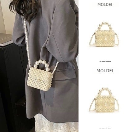 Geantă bucket din acrilic, formă dreptunghiulară, închidere cu cataramă și buzunar pentru documente