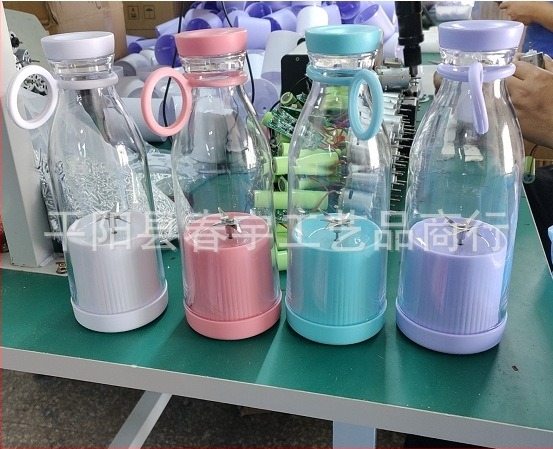 Ceașcă de sucuri portabilă cu USB, cu cinci lame sau mai multe, recipient din plastic PC alimentar, capacitate 401–600 ml, funcționare silențioasă