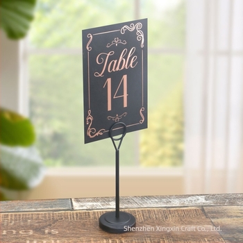 Suport din oțel inoxidabil pentru cărți de vizită și meniuri, model 2356, cu un singur strat, formă geometrică, capacitate 50 de carduri, posibilitatea imprimării logo-ului