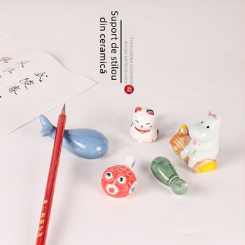 Suport ceramic pentru pensule cu modele de animale pentru caligrafie, model KTBG-07