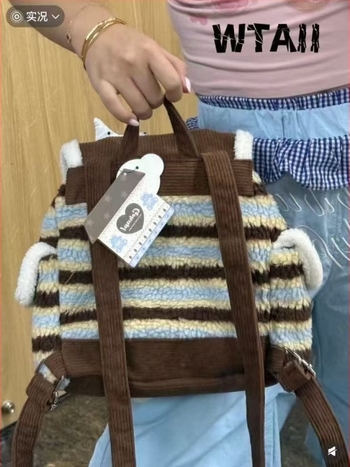 Ghiozdan din poliester, lansare vară 2024, închidere cu fermoar, buzunar interior cu fermoar, buzunar exterior tip patch