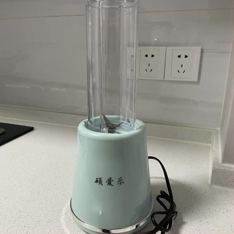 Storcător de fructe mini portabil pentru bucătărie, procesor de fructe și sucuri, capacitate sub 1 L, tensiune ≤ 36 V, viteză motor ≤ 10.000 rpm, lamă de amestec: 1, cu lame de amestecare duble, control mecanic