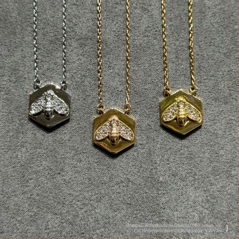 Colier cu pandantiv insignă de albină, din cupru, placare electro, lanț clavicular, pandantiv din aliaj, stil lux lejer