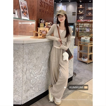 Set din două piese casual sport, top cu mânecă lungă și pantaloni cu talie înaltă și croială largă; material poliester-spandex; primăvara 2024