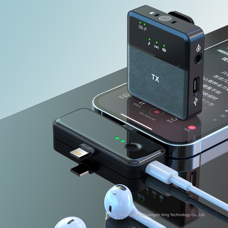Microfon lavalier, omnidirecțional, baterie încorporată 100–300 mAh, domeniu de frecvență 20 Hz–20 kHz, SNR ≥70 dB
