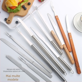 Set de cuțite și furci pentru grătar în aer liber, cu mânere din lemn și lame din oțel inoxidabil — include cuțit pentru carne, cuțit pentru friptură și furci de grătar, în stil minimalist modern