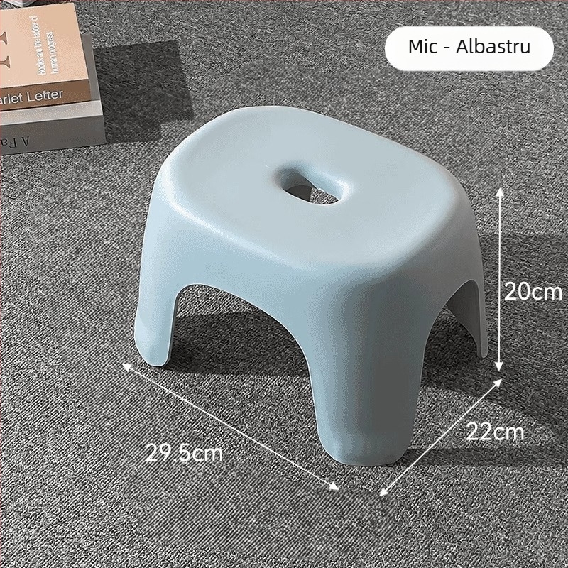 Scaun mic din plastic, construcție groasă – pentru uz casnic, potrivit ca taburet pentru living și scaun de duș în baie.