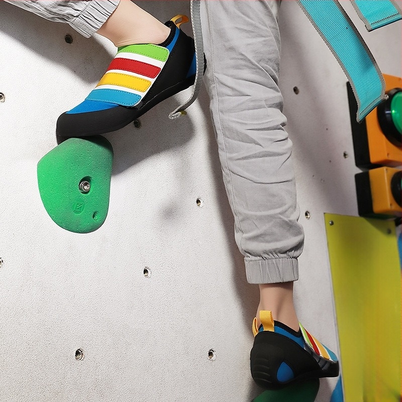 Pantofi de alpinism pentru copii cu Velcro închidere (Material: ABS plastic; Brand: New code; Închidere: Velcro)