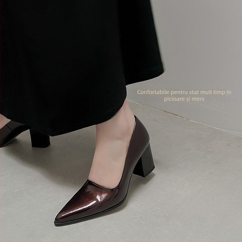 Pantofi cu toc înalt, vârf ascuțit, din piele de vacă de primă calitate, toc gros (>8 cm), talpă din tendoane de vițel