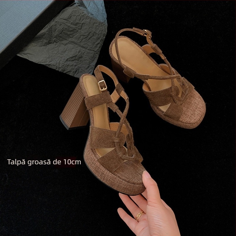 Sandale dama retro cu toc gros - vârf deschis, bretea cu o singură cataramă, toc chunky peste 8 cm, partea superioară din piele velur, talpă din cauciuc TPR