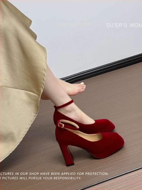 Pantofi Mary Jane pentru femei, vârf rotund, toc 6–8 cm, partea superioară din velur, închidere T-strap, talpă din cauciuc