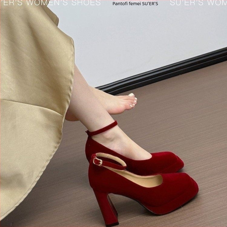 Pantofi Mary Jane pentru femei, vârf rotund, toc 6–8 cm, partea superioară din velur, închidere T-strap, talpă din cauciuc