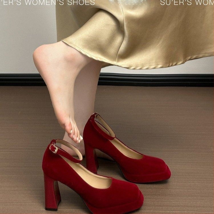 Pantofi Mary Jane pentru femei, vârf rotund, toc 6–8 cm, partea superioară din velur, închidere T-strap, talpă din cauciuc