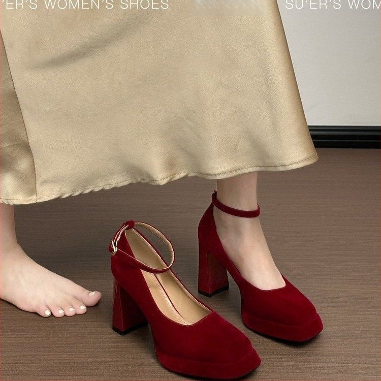 Pantofi Mary Jane pentru femei, vârf rotund, toc 6–8 cm, partea superioară din velur, închidere T-strap, talpă din cauciuc