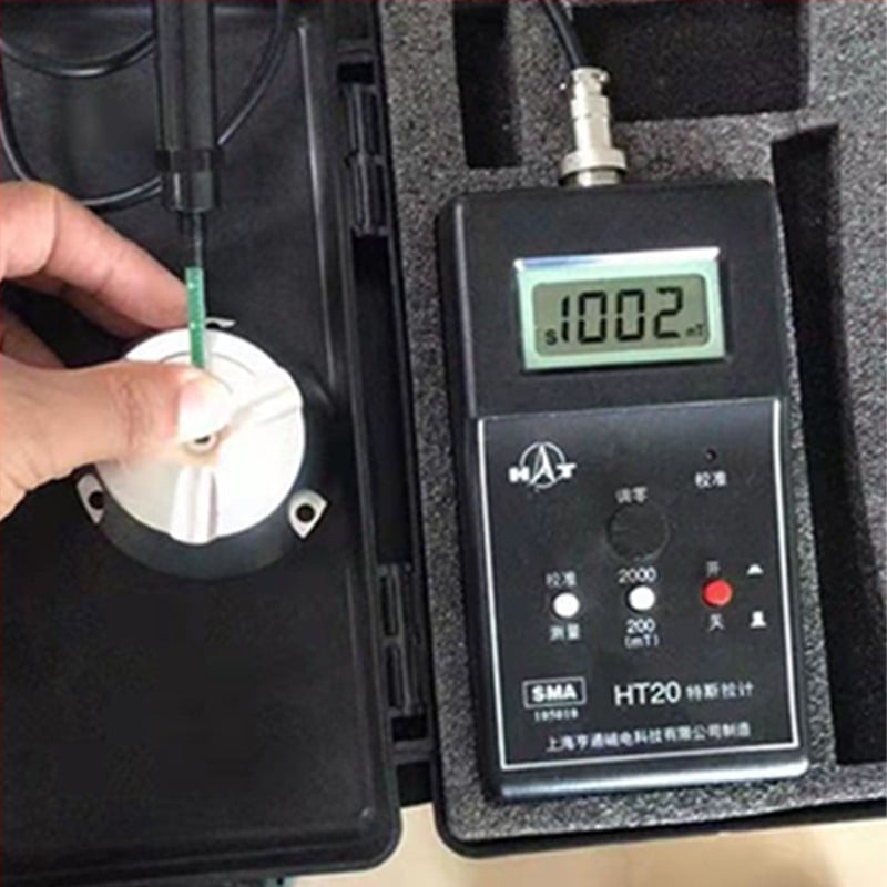 Deblocator magnetic pentru etichete antifurt dure – Model DET-005, corp din aluminiu cu magnet, forță magnetică 10000 Gs, potrivit pentru supermarketuri, magazine de îmbrăcăminte și bijuterii.