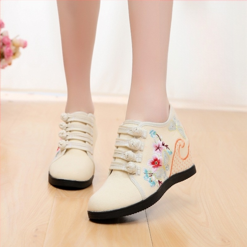 Pantofi din pânză țesută manual, model floral, închidere cu cataramă, toc înclinat 6–8 cm