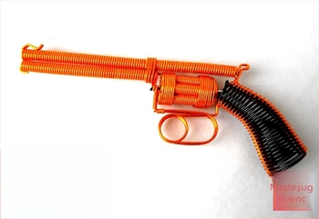 Cutie muzicală, stil revolver, țesut din fir de aluminiu, realizat manual, plastic/rășină