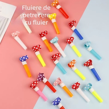 Fluier din plastic, dragon din hârtie pentru sărbători și evenimente sportive – model cu buline, execuție semi-artizanală, recuzită de cadou