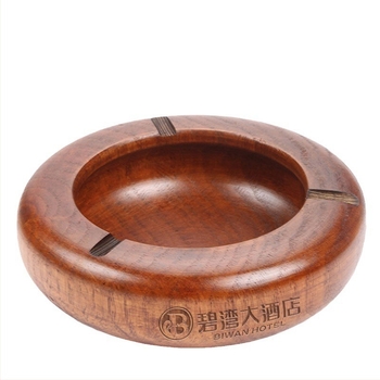 Scrumieră de lemn cu logo gravat, design personalizabil, potrivită pentru hoteluri, cafenele, restaurante și sufragerie