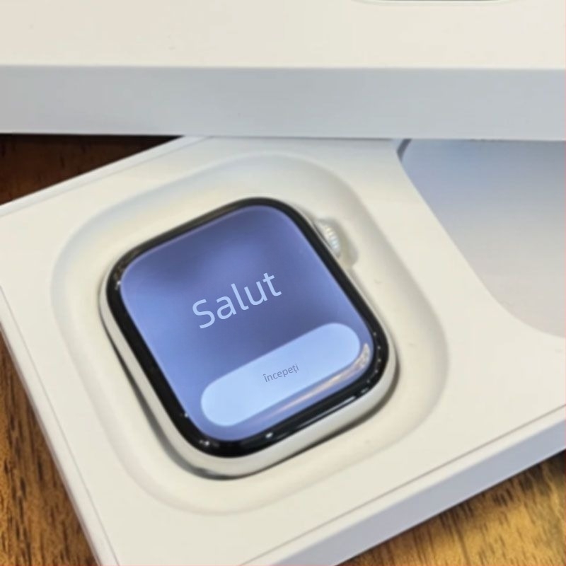 Smartwatch cu monitorizare ritm cardiac, apeluri Bluetooth și notificări inteligente — curea din silicon, nu este rezistent la apă.