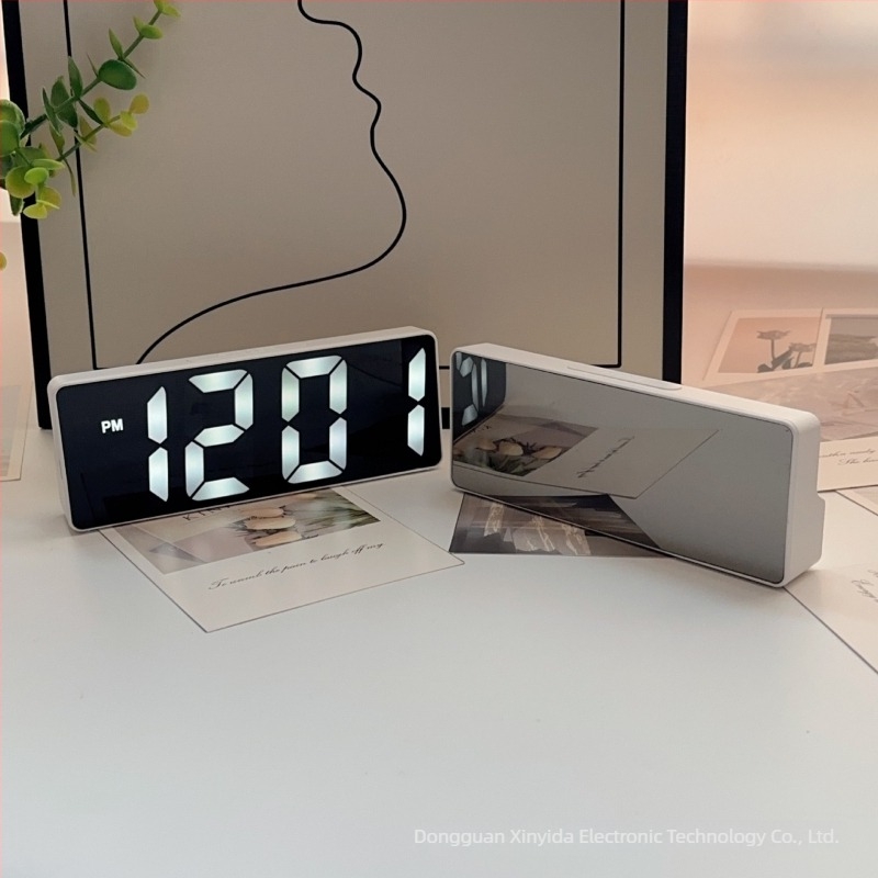 Ceas deșteptător pentru sufragerie cu afișaj LED, termometru, calendar, lumină de noapte și funcționare silențioasă