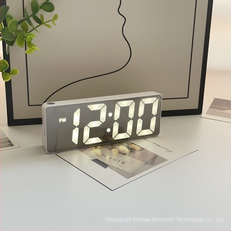 Ceas deșteptător pentru sufragerie cu afișaj LED, termometru, calendar, lumină de noapte și funcționare silențioasă