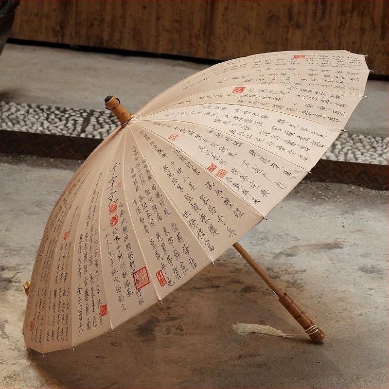 Umbrelă cu mâner lung, în stil retro-literar de artă, design clasic; țesătură Impact, densitate 170T; brațe și tijă din aliaj; greutate 502 g