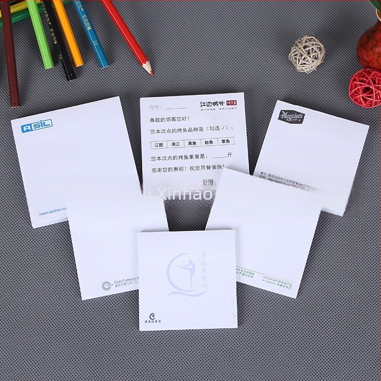 Jurnal personalizat cu autocolante pentru notițe și imprimare a logo-ului (Brand: Other; Lipire: Da; Imprimare a logo-ului: Da; Autorizare IP: Nu)