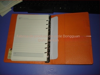 Jurnal personalizabil cu copertă din piele/piele artificială, legare cu foi detașabile, hârtie Forest 80 g, imprimare logo