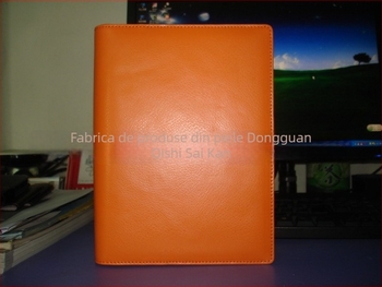 Jurnal personalizabil cu copertă din piele/piele artificială, legare cu foi detașabile, hârtie Forest 80 g, imprimare logo