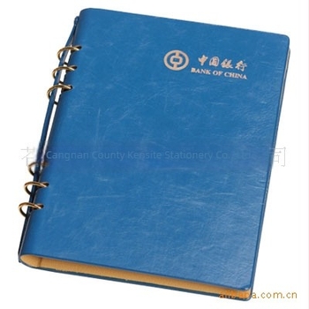 Kent carnet din piele cu foi detașabile, Dowling hârtie 80 g (Brand: Kent; Copertă: Piele; Legare: Foi detașabile; Hârtie: Dowling; Greutate hârtie: 80 g)