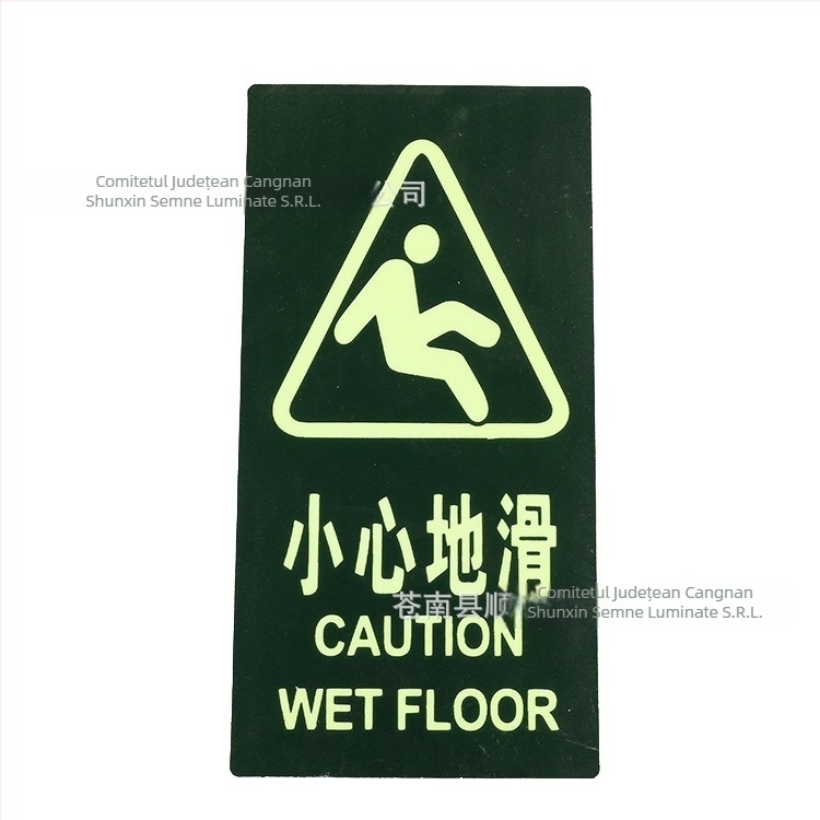 Semn de evacuare iluminat – PVC impermeabil și rezistent la uzură, cu suprafață reflectivă pentru spații publice; conținut: ieșire securizată