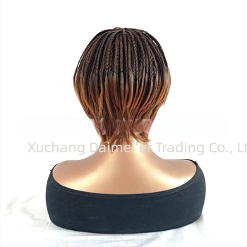 Perucă cu bucle răsucite, stil cu trei șiruri, fibră rezistentă la temperatură, model dme2769, nu se poate vopsi, ușor de purtat.