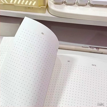 Bloc-notes cu temă de pisicuță în stil desen animat, linie simplă, legare cusută, hârtie Dowling, 180 gsm, 200–300 pagini