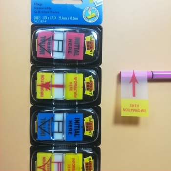 Set de etichete lipite în cutie, note scrise de mână, cu film fluorescent transparent; indicatoare cu săgeți — Model PS-254-2; Material: BOPP/PET; 50 etichete pe pagină