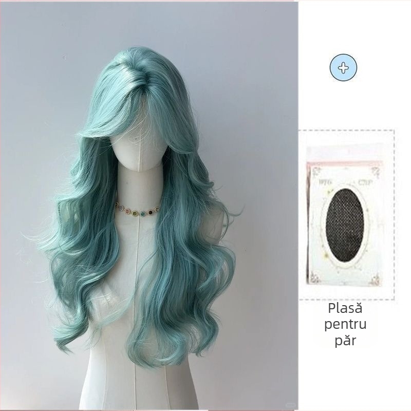 Perucă lungă, cu păr ondulat și breton cu despărțire la mijloc — fibre rezistente la temperatură; poate fi vopsită și permată; textură naturală, pufoasă.