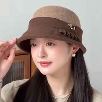 Pălărie-perucă într-o singură piesă, fedora din lână, păr drept până la umeri, sârmă rezistentă la temperatură, fără breton, look natural