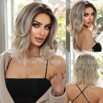 Perucă – păr scurt buclat, parte centrală, material din mătase rezistentă la căldură, confecție mecanizată, poate fi vopsită sau supusă permului