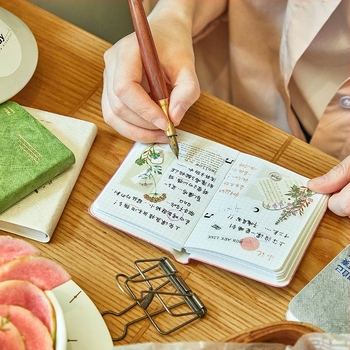 Caiet Pick Up Light, copertă din Dupont hârtie, ștampilare cu aur, legare manuală, 100–200 de pagini