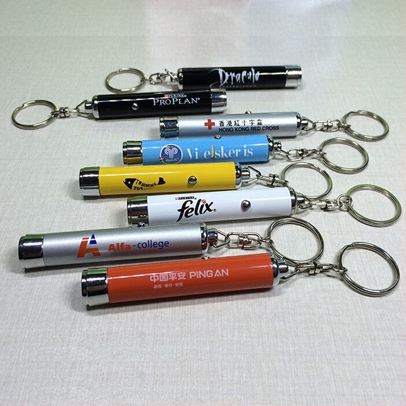 Lanternă metalică cu proiecție a logo-ului — Cadou personalizabil pentru copii 4–6 ani