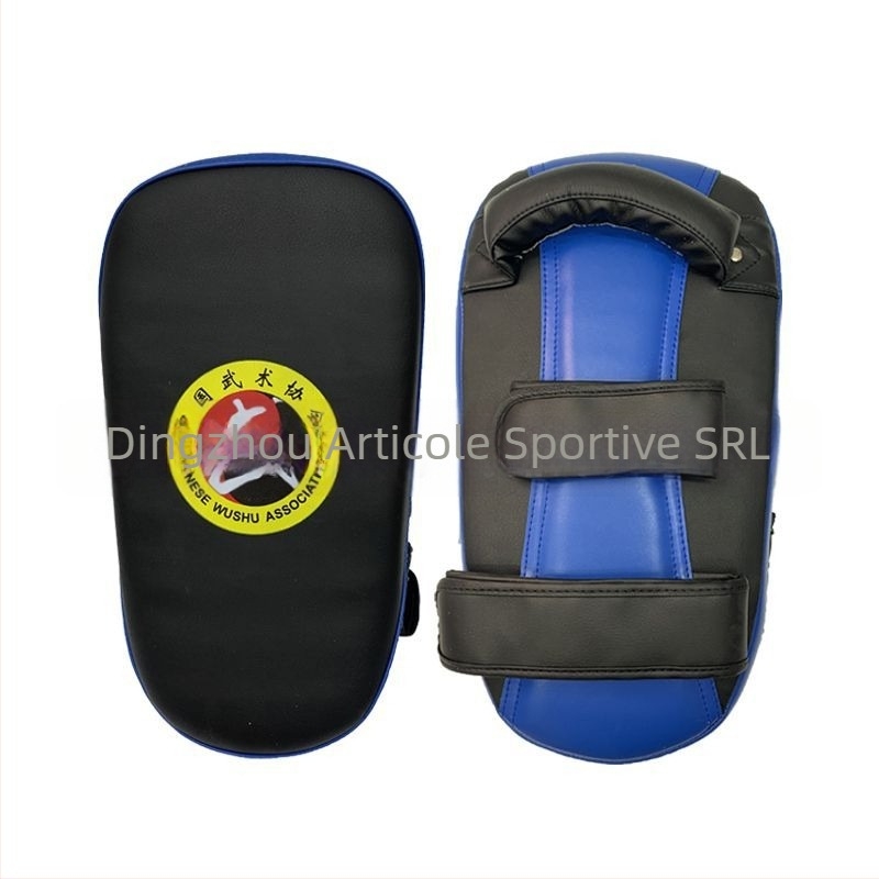 Țintă curbată pentru antrenament de box, Muay Thai și Taekwondo – material PU, design vertical, model 40, greutate 400 g