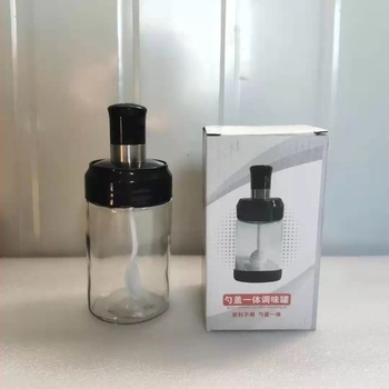 Set din sticlă pentru condimente și recipient de ulei cu lingură și capac integrate (Material: Sticlă; Tip de condimente: solide; Dozator sos de soia și oțet; Logo tipărit; Stil: Modern)