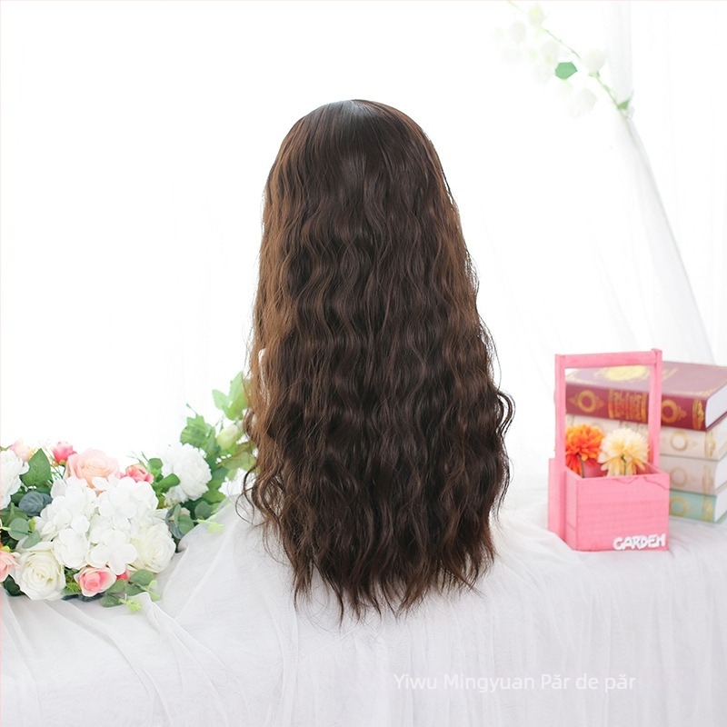 Pigeon Valley GZ-1808 Perucă lungă buclată cu breton oblic, fibră rezistentă la temperatură, stil natural, păr lung, nu poate fi vopsită cu vopsele ce se încălzesc