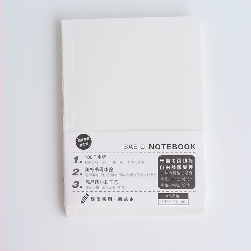 Caiet cu legare cusută, copertă din hârtie, hârtie de înaltă calitate pentru carte, 100–200 pagini, stil minimalist