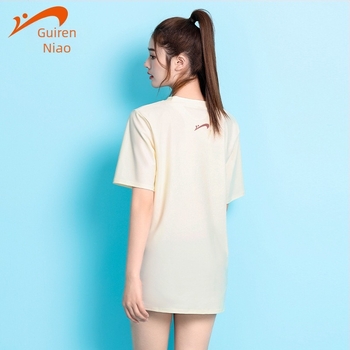 Costum de baie feminin conservator, din trei piese, cu bureți la bust, elasticitate ridicată, material nylon 85%, căptușeală poliester 100%