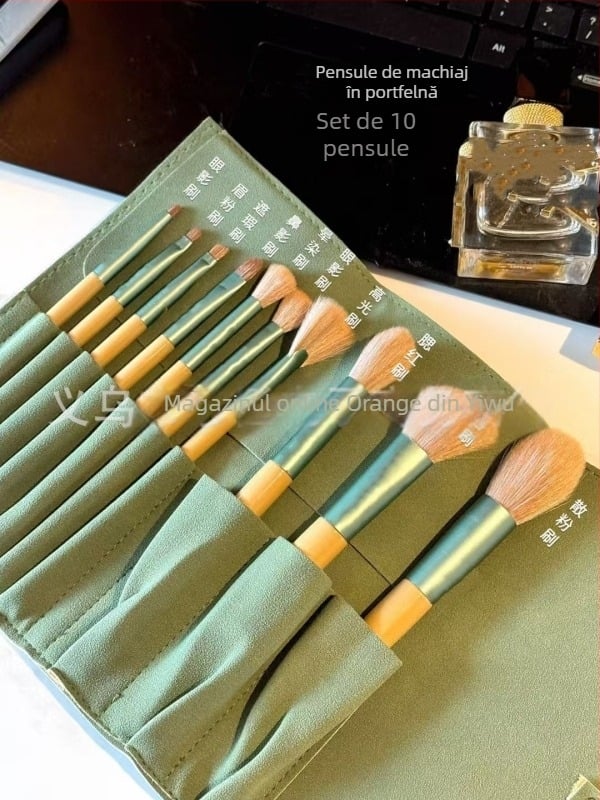 Set pensule de machiaj: pensule pentru blush, fard de ochi, eyeliner și corector, plus suport pentru pensule